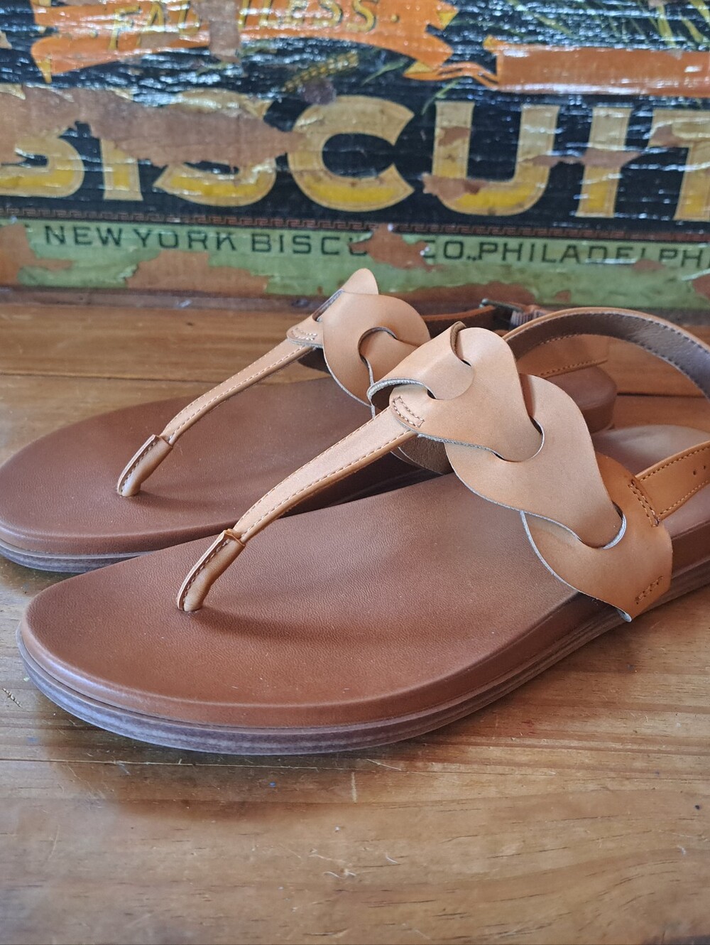 Indigo Rd. Edyn Sandals, Women's Size 8.5, Tan T-Shape Slingback Braided Thongs
